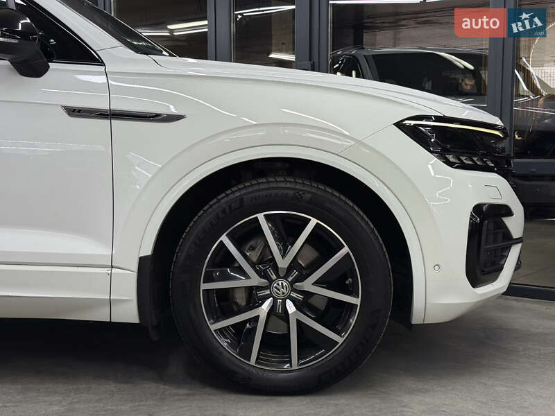 Позашляховик / Кросовер Volkswagen Touareg 2019 в Одесі