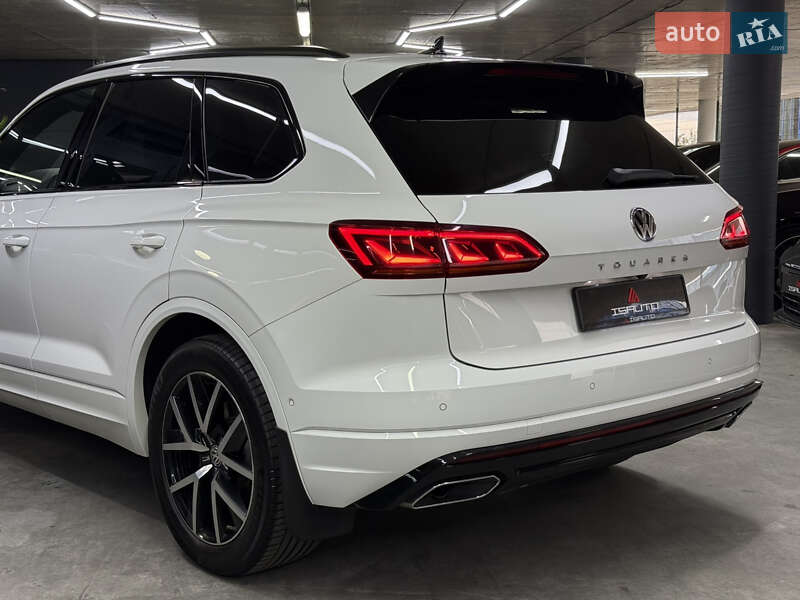 Позашляховик / Кросовер Volkswagen Touareg 2019 в Одесі