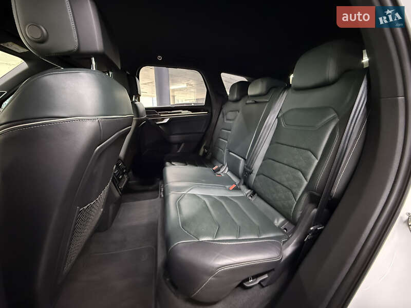 Позашляховик / Кросовер Volkswagen Touareg 2019 в Одесі