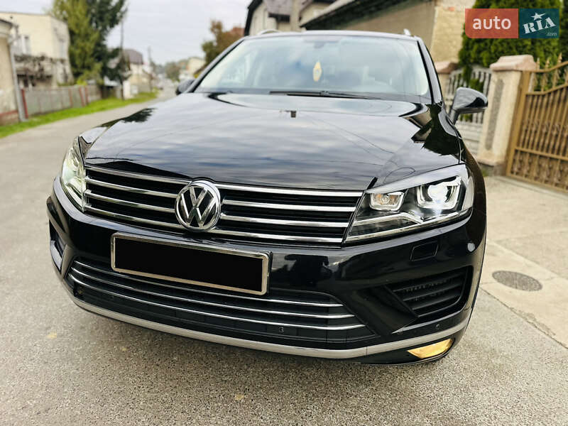 Внедорожник / Кроссовер Volkswagen Touareg 2015 в Грушево
