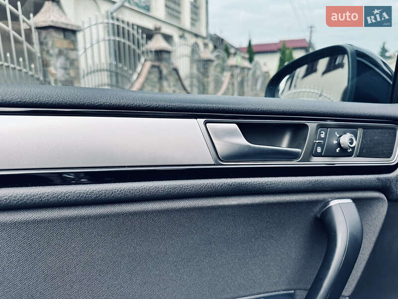 Внедорожник / Кроссовер Volkswagen Touareg 2015 в Грушево