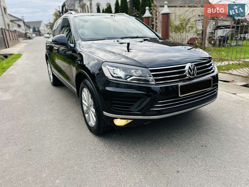 Внедорожник / Кроссовер Volkswagen Touareg 2015 в Грушево