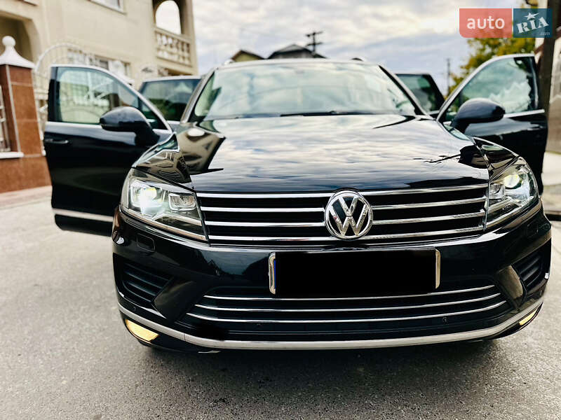 Внедорожник / Кроссовер Volkswagen Touareg 2015 в Грушево