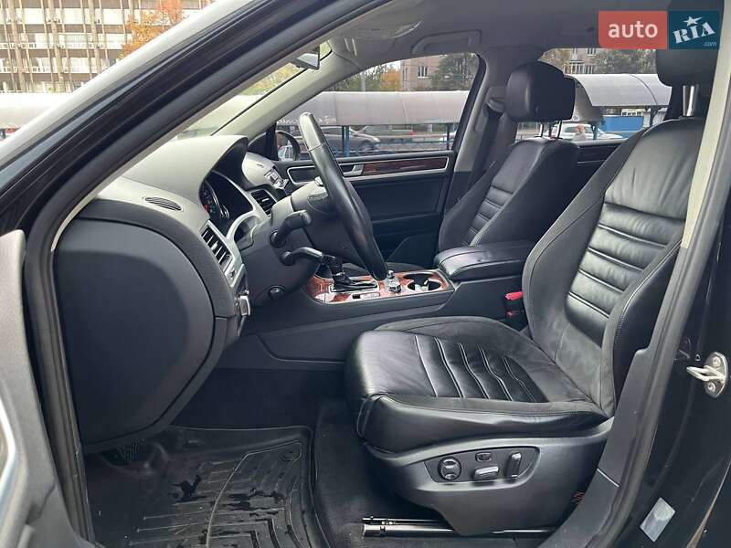 Позашляховик / Кросовер Volkswagen Touareg 2012 в Києві