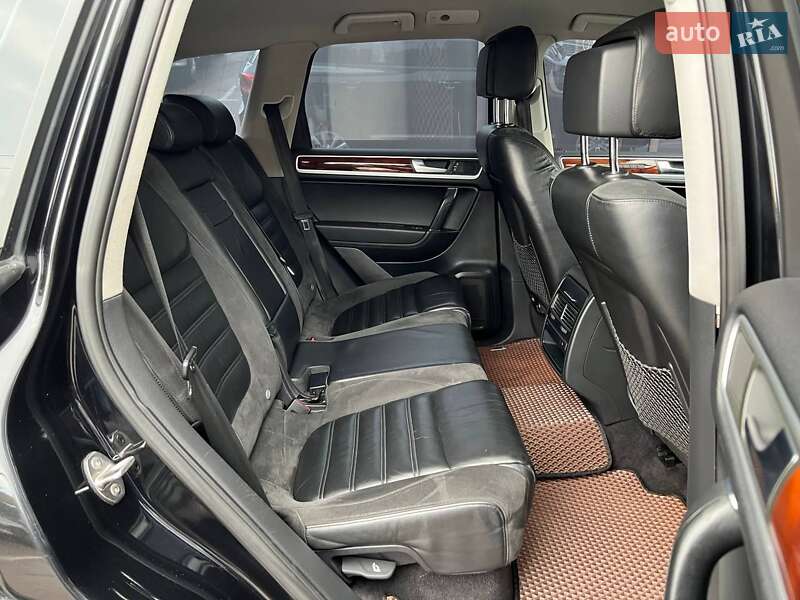 Позашляховик / Кросовер Volkswagen Touareg 2012 в Києві