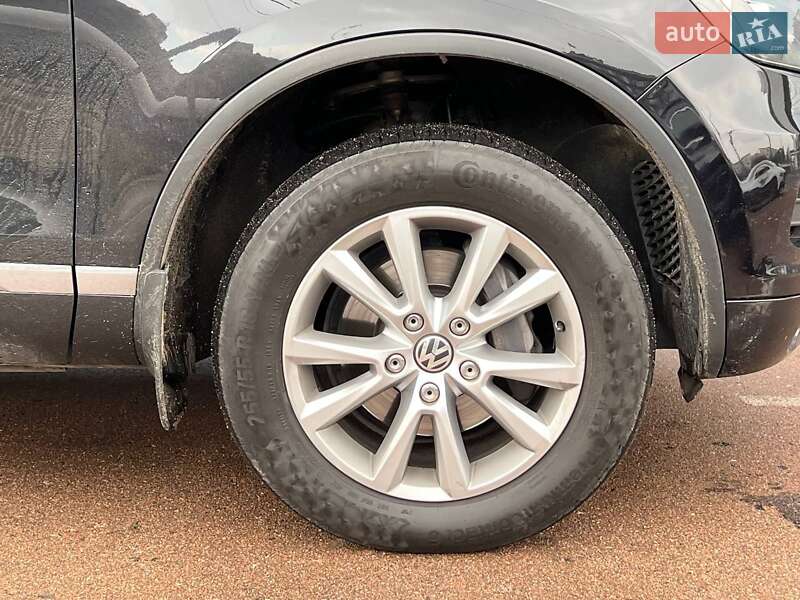 Позашляховик / Кросовер Volkswagen Touareg 2012 в Києві