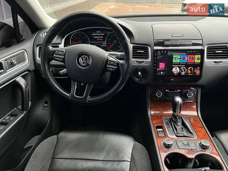 Позашляховик / Кросовер Volkswagen Touareg 2012 в Києві