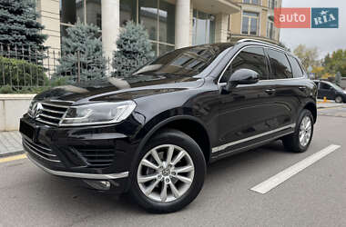 Позашляховик / Кросовер Volkswagen Touareg 2016 в Києві