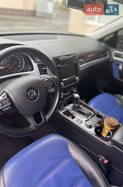 Позашляховик / Кросовер Volkswagen Touareg 2012 в 