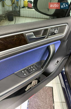 Позашляховик / Кросовер Volkswagen Touareg 2012 в 