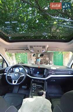 Внедорожник / Кроссовер Volkswagen Touareg 2020 в 
