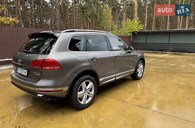 Внедорожник / Кроссовер Volkswagen Touareg 2015 в 