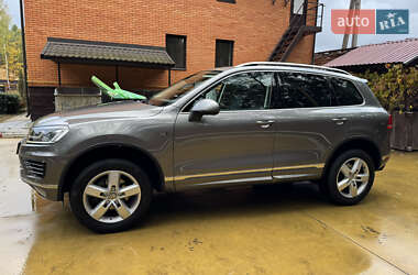 Внедорожник / Кроссовер Volkswagen Touareg 2015 в 