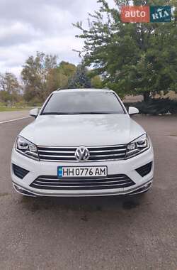 Позашляховик / Кросовер Volkswagen Touareg 2014 в Чорноморську