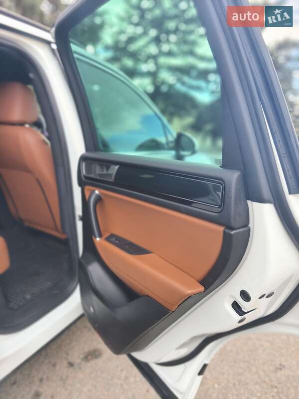 Внедорожник / Кроссовер Volkswagen Touareg 2014 в Черноморске фото 16 Внедорожник / Кроссовер Volkswagen Touareg 2014 в Черноморске