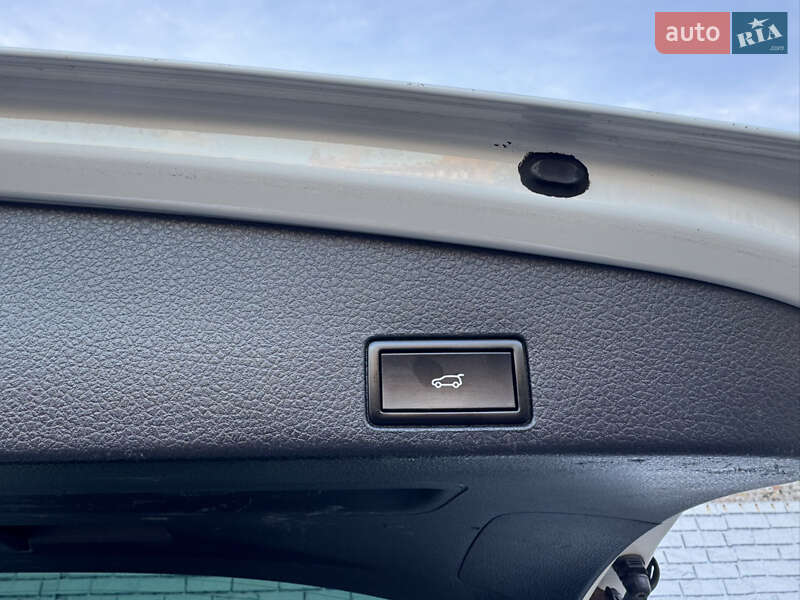 Позашляховик / Кросовер Volkswagen Touareg 2015 в Києві фото 24 Позашляховик / Кросовер Volkswagen Touareg 2015 в Києві