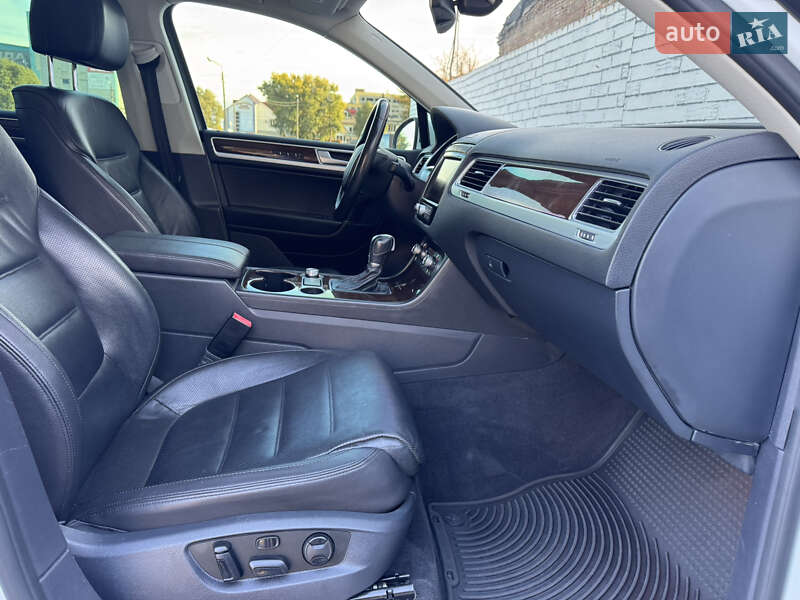 Позашляховик / Кросовер Volkswagen Touareg 2015 в Києві фото 33 Позашляховик / Кросовер Volkswagen Touareg 2015 в Києві