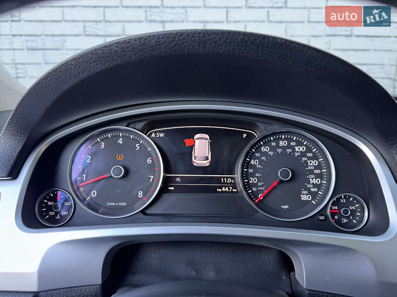 Позашляховик / Кросовер Volkswagen Touareg 2015 в Києві фото 41 Позашляховик / Кросовер Volkswagen Touareg 2015 в Києві