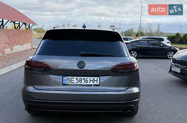 Внедорожник / Кроссовер Volkswagen Touareg 2018 в 