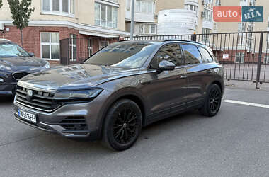 Внедорожник / Кроссовер Volkswagen Touareg 2018 в 