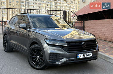 Внедорожник / Кроссовер Volkswagen Touareg 2018 в 