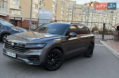 Внедорожник / Кроссовер Volkswagen Touareg 2018 в 