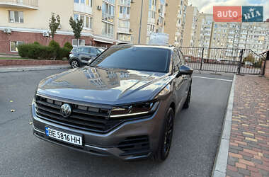 Внедорожник / Кроссовер Volkswagen Touareg 2018 в 