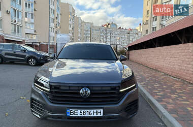 Внедорожник / Кроссовер Volkswagen Touareg 2018 в 