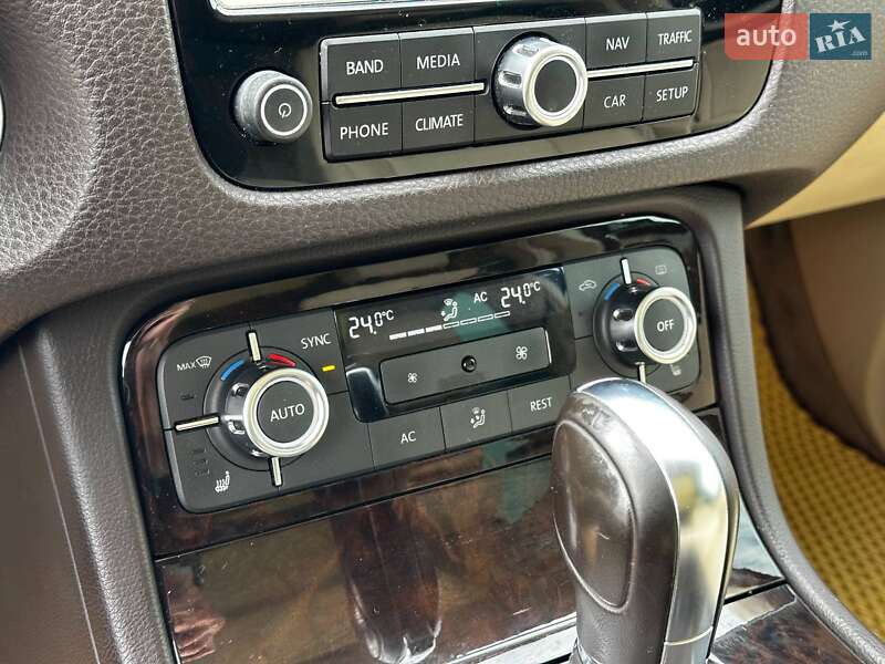 Позашляховик / Кросовер Volkswagen Touareg 2012 в Львові фото 23 Позашляховик / Кросовер Volkswagen Touareg 2012 в Львові