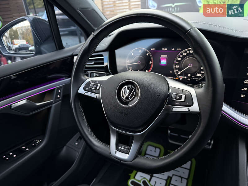 Внедорожник / Кроссовер Volkswagen Touareg 2020 в Киеве