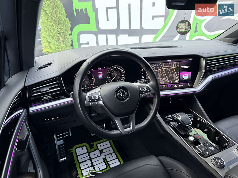 Внедорожник / Кроссовер Volkswagen Touareg 2020 в Киеве