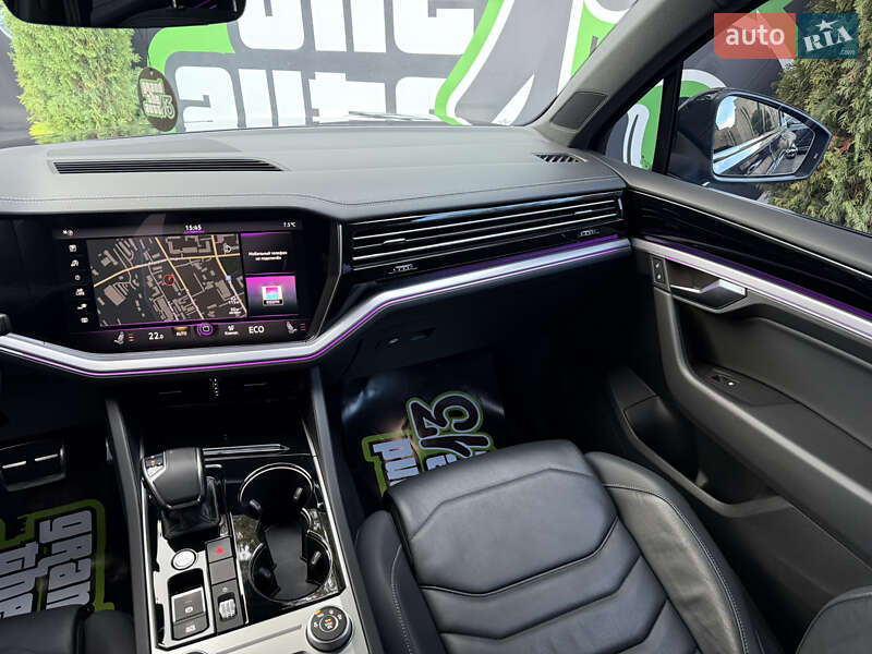 Внедорожник / Кроссовер Volkswagen Touareg 2020 в Киеве