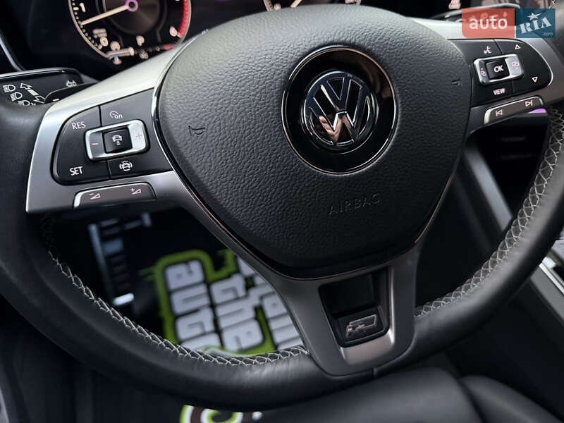 Внедорожник / Кроссовер Volkswagen Touareg 2020 в Киеве