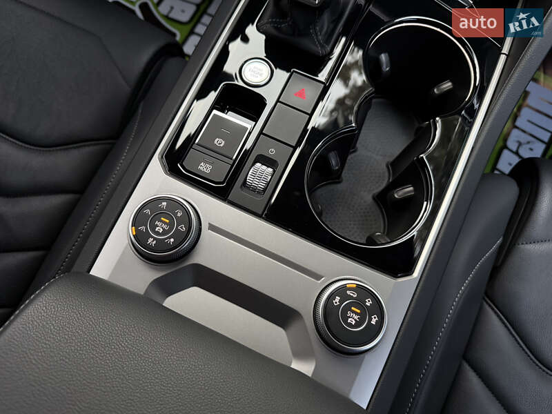 Внедорожник / Кроссовер Volkswagen Touareg 2020 в Киеве