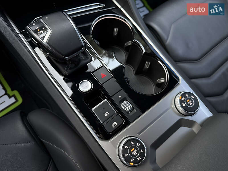 Внедорожник / Кроссовер Volkswagen Touareg 2020 в Киеве