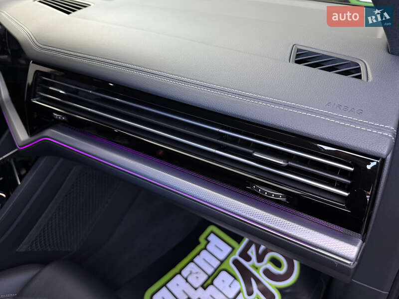 Внедорожник / Кроссовер Volkswagen Touareg 2020 в Киеве