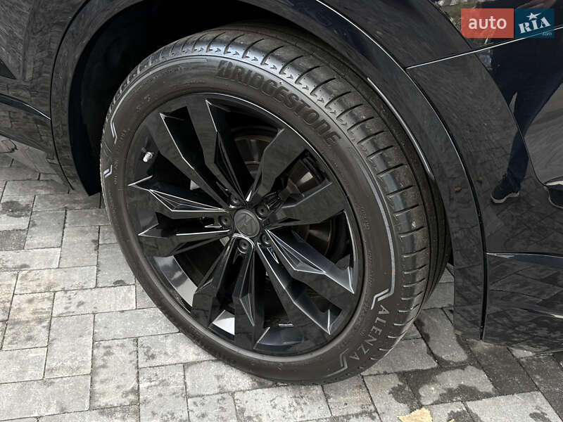 Внедорожник / Кроссовер Volkswagen Touareg 2020 в Киеве