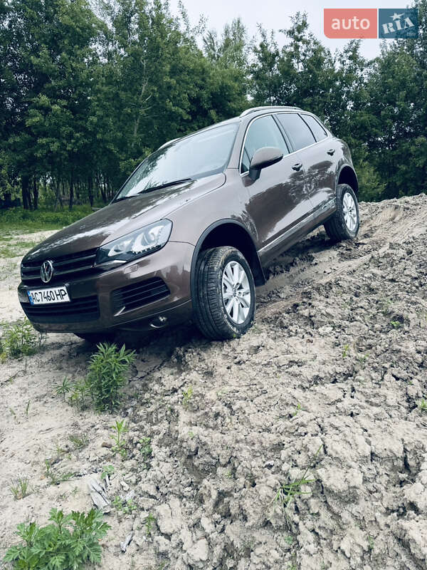 Позашляховик / Кросовер Volkswagen Touareg 2014 в Луцьку