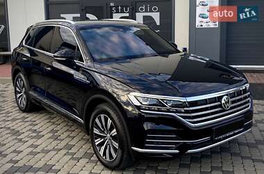 Внедорожник / Кроссовер Volkswagen Touareg 2019 в 