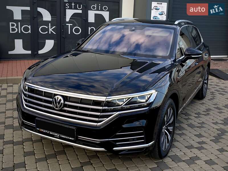 Позашляховик / Кросовер Volkswagen Touareg 2019 в Мукачевому