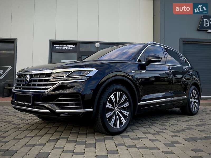 Позашляховик / Кросовер Volkswagen Touareg 2019 в Мукачевому