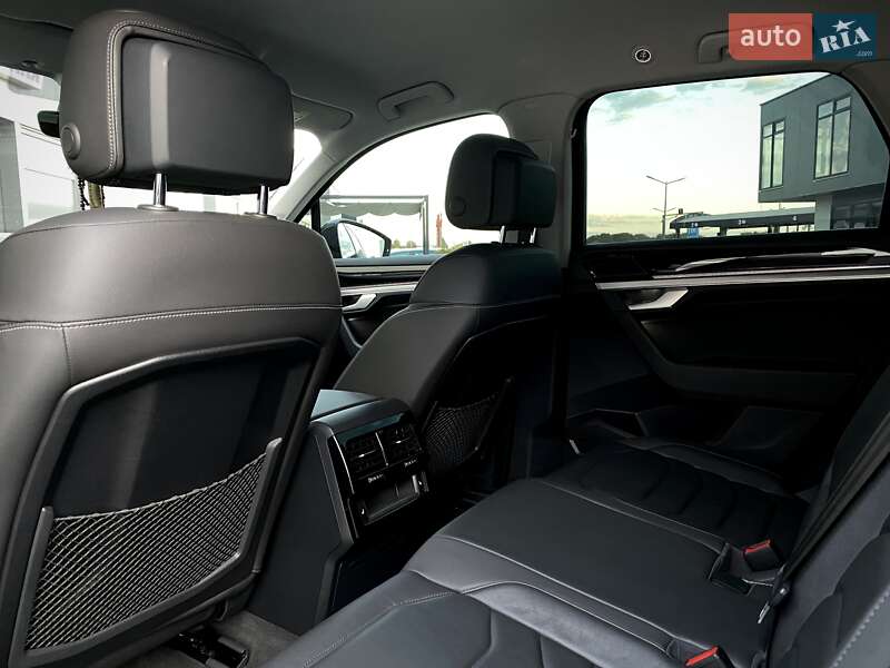 Позашляховик / Кросовер Volkswagen Touareg 2019 в Мукачевому