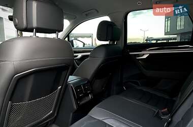 Внедорожник / Кроссовер Volkswagen Touareg 2019 в 