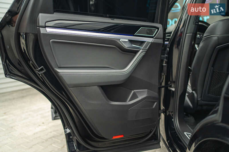 Позашляховик / Кросовер Volkswagen Touareg 2019 в Луцьку