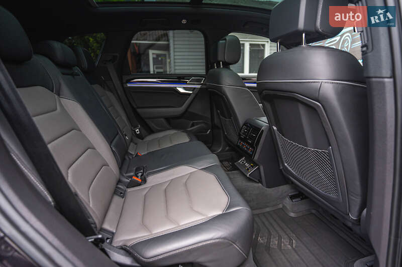 Позашляховик / Кросовер Volkswagen Touareg 2019 в Луцьку