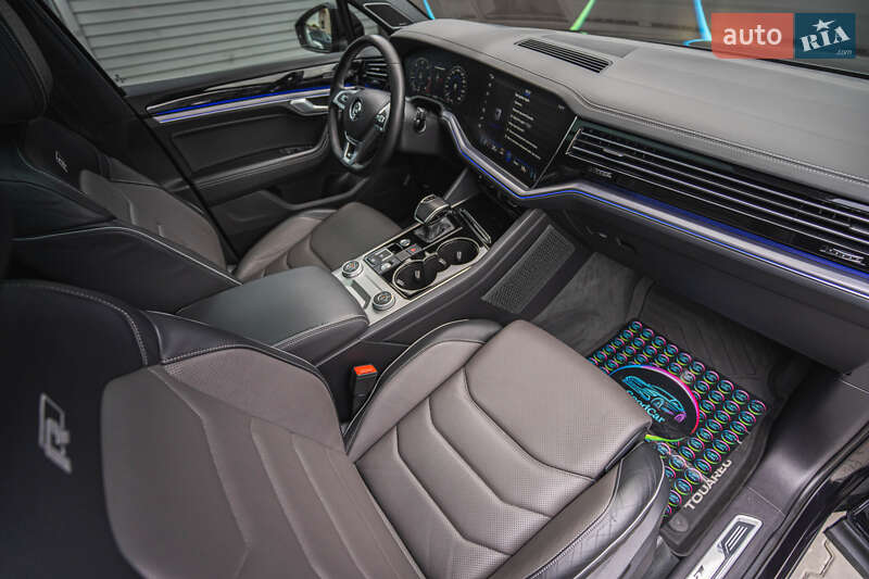 Позашляховик / Кросовер Volkswagen Touareg 2019 в Луцьку