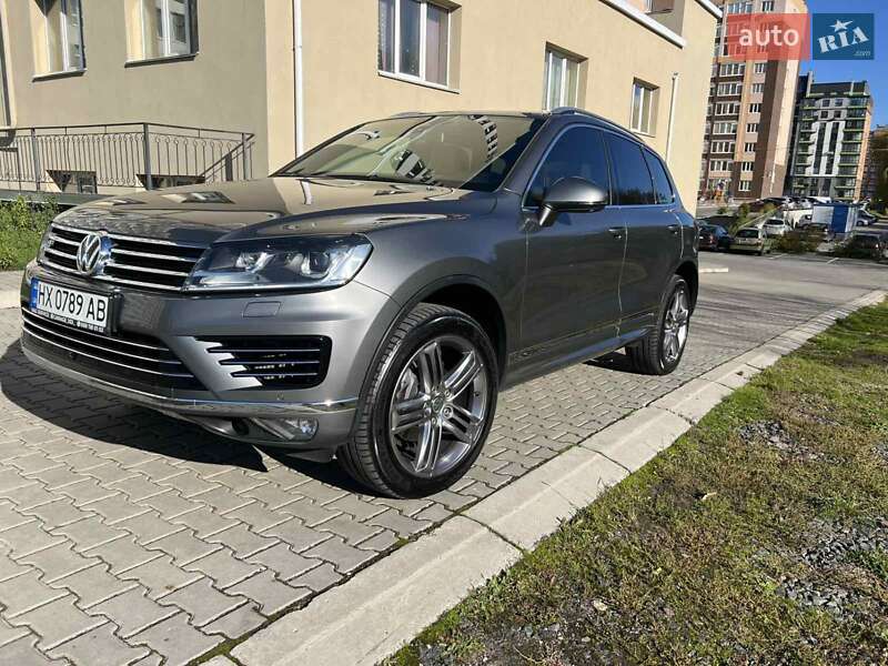 Внедорожник / Кроссовер Volkswagen Touareg 2016 в Хмельницком