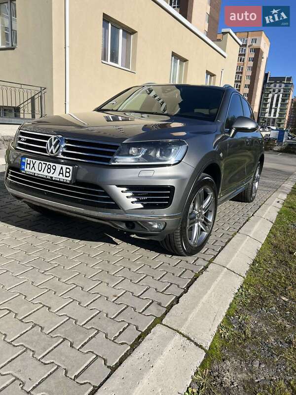 Внедорожник / Кроссовер Volkswagen Touareg 2016 в Хмельницком