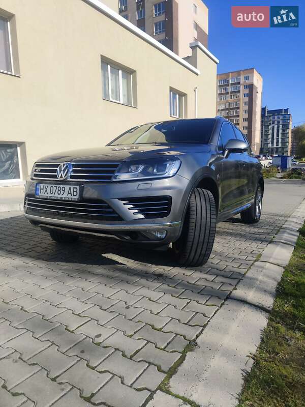 Внедорожник / Кроссовер Volkswagen Touareg 2016 в Хмельницком