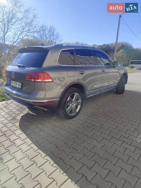 Внедорожник / Кроссовер Volkswagen Touareg 2016 в Хмельницком